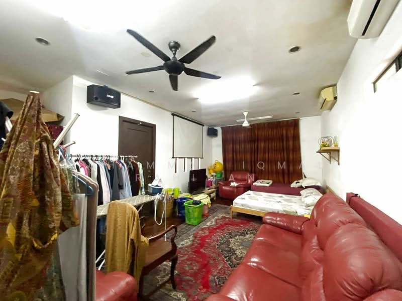 Bungalow for Sale in Seksyen 27 (Shah Alam) - Muhammad Iqmal Rahiman - Living Room - PropertyGuru.com.my