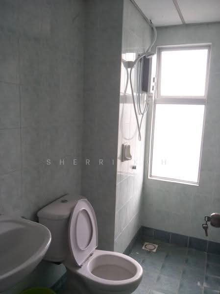 Kondominium untuk Dijual di D'Aman Ria Condominium - Sherri Koh - Bathroom - PropertyGuru.com.my