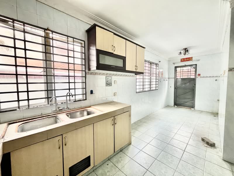 Bungalow House untuk Dijual di Bandar Country Homes (Rawang) - Kelly Kok - Kitchen - PropertyGuru.com.my