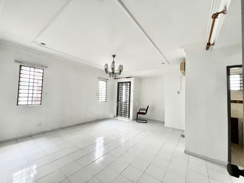 Bungalow House untuk Dijual di Bandar Country Homes (Rawang) - Kelly Kok - Living Room - PropertyGuru.com.my