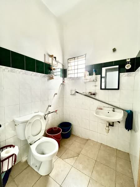 Bungalow House untuk Dijual di Bandar Country Homes (Rawang) - Kelly Kok - Bathroom - PropertyGuru.com.my
