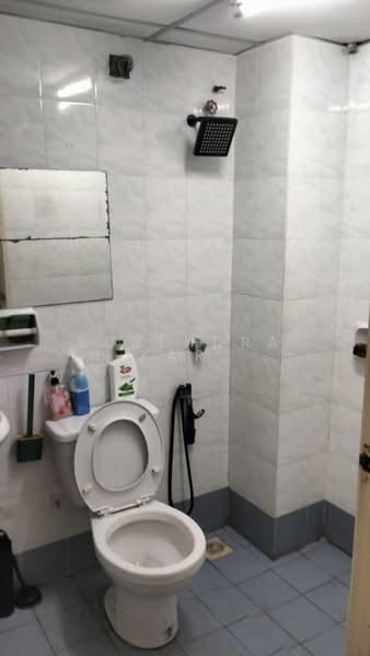Pangsapuri untuk Dijual di E-Mas Villa - Surendran Karapiah - Bathroom - PropertyGuru.com.my