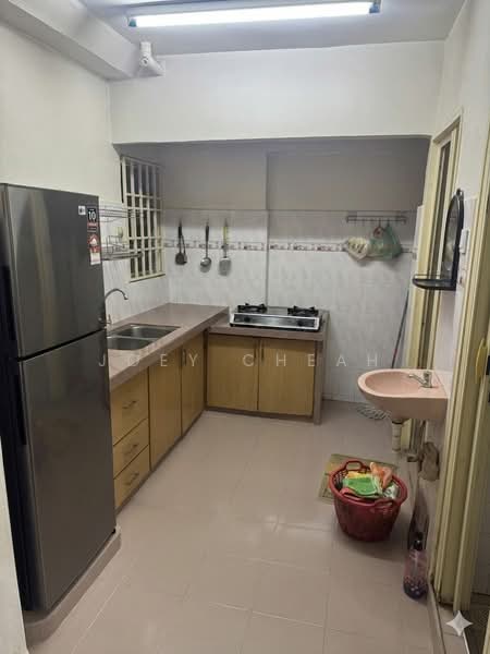 Pangsapuri untuk Dijual di Krystal Idaman - Joey Cheah - Kitchen - PropertyGuru.com.my