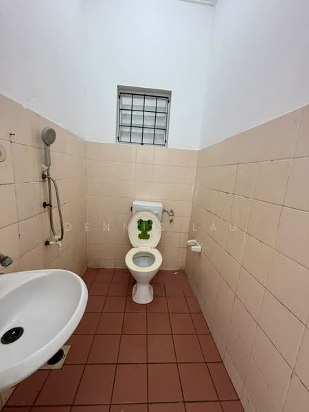 1-storey Terraced House for Sale in Taman Desa Ilmu (Samarahan) - Dennis Lau - Bathroom - PropertyGuru.com.my