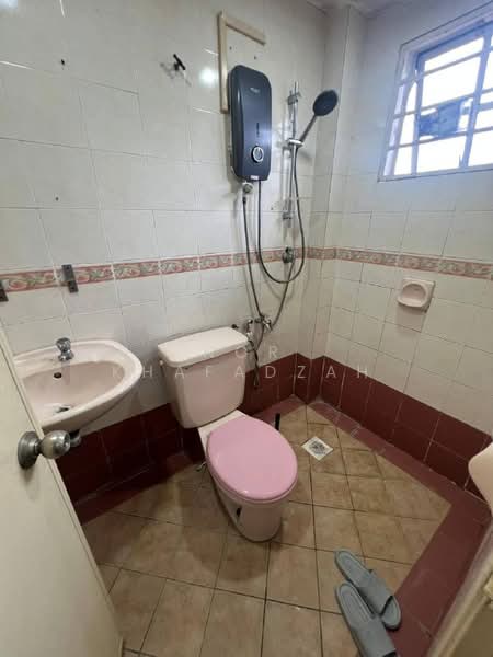 2-storey Terraced House for Rent in Seksyen 13 (Shah Alam) - Nor Khafadzah - Bathroom - PropertyGuru.com.my