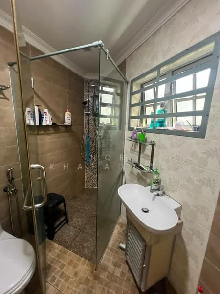2-storey Terraced House for Rent in Seksyen 13 (Shah Alam) - Nor Khafadzah - Bathroom - PropertyGuru.com.my