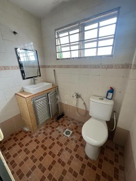 2-storey Terraced House for Rent in Seksyen 13 (Shah Alam) - Nor Khafadzah - Bathroom - PropertyGuru.com.my