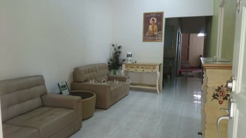 Rumah Teres 1 Tingkat untuk Disewa di Teluk Kumbar (Penang) - Hong . - Living Room - PropertyGuru.com.my