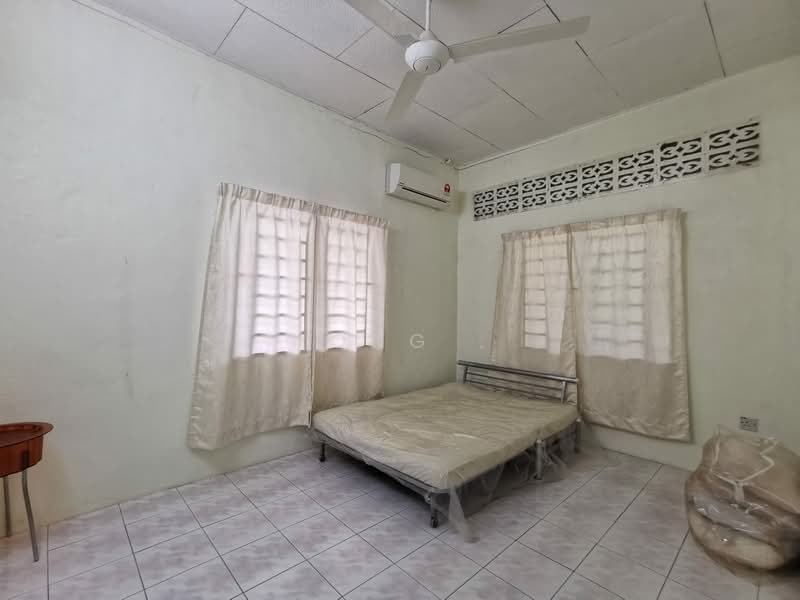 Rumah Teres 1 Tingkat untuk Disewa di Teluk Kumbar (Penang) - Hong . - Bedroom - PropertyGuru.com.my