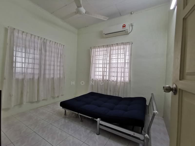 Rumah Teres 1 Tingkat untuk Disewa di Teluk Kumbar (Penang) - Hong . - Bedroom - PropertyGuru.com.my