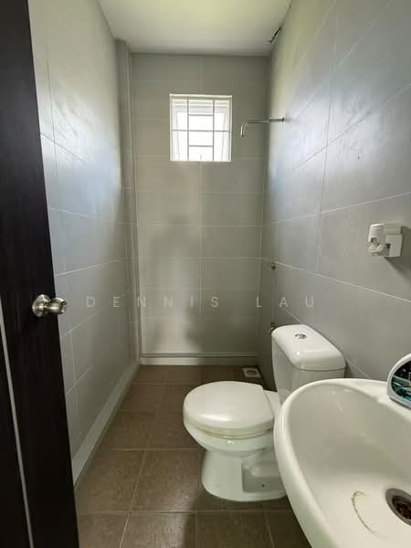 Semi-Detached House for Sale in Central City Uni-Central (Samarahan) - Dennis Lau - Bathroom - PropertyGuru.com.my