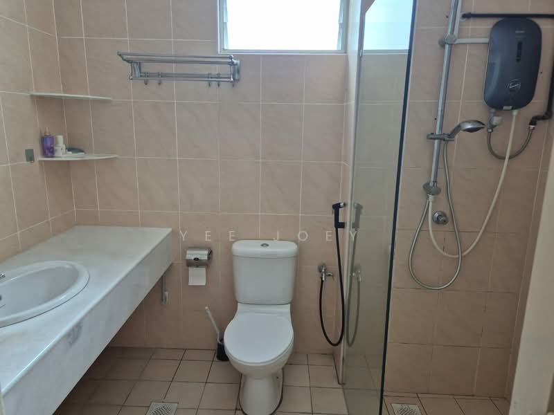 Kondominium untuk Dijual di Desa Airmas Condominium - Yee Joey - Bathroom - PropertyGuru.com.my