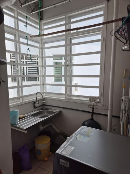 Kondominium untuk Dijual di Desa Airmas Condominium - Yee Joey - Balcony - PropertyGuru.com.my