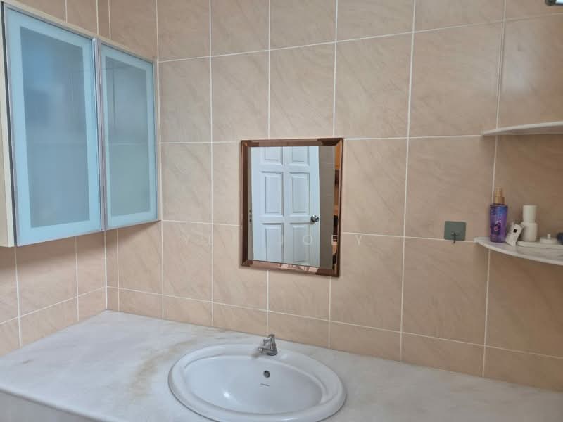 Kondominium untuk Dijual di Desa Airmas Condominium - Yee Joey - Bathroom - PropertyGuru.com.my