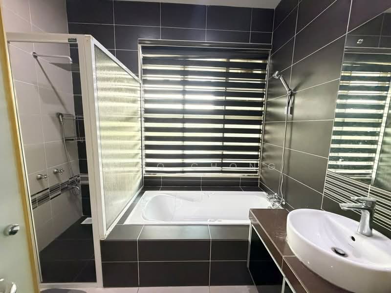 Rumah Teres untuk Dijual di Bandar Seri Alam (Masai) - Nico Chong - Bathroom - PropertyGuru.com.my