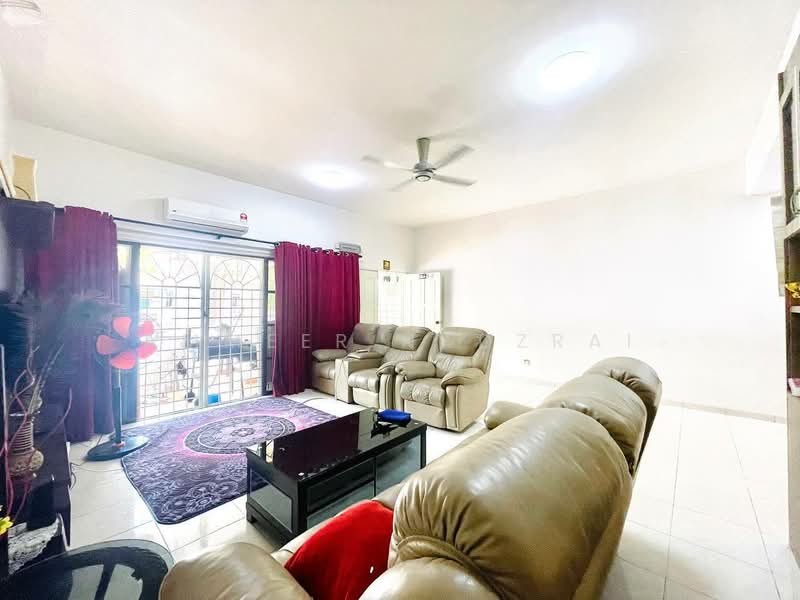 Rumah Teres 2 Tingkat untuk Dijual di Bandar Nusaputra (Puchong) - Ammeer Nadzrai - Living Room - PropertyGuru.com.my