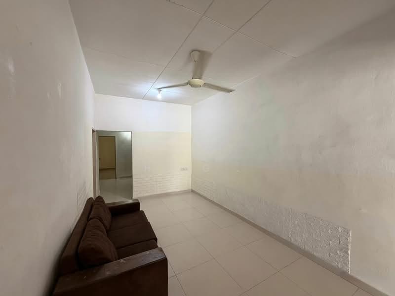 Rumah Teres 1 Tingkat untuk Dijual di Sungai Nibong (Bayan Lepas) - Hong . - Living Room - PropertyGuru.com.my