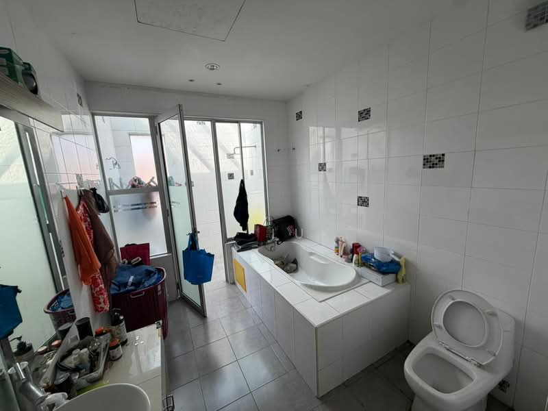 Semi-Detached House for Sale in Rawang (Selangor) - SK Luk - Bathroom - PropertyGuru.com.my
