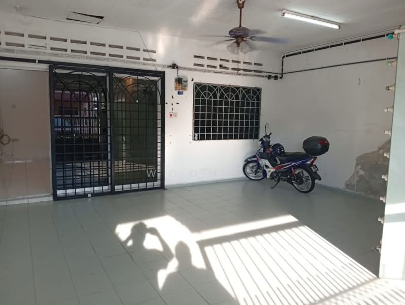 Rumah Teres 1 Tingkat untuk Disewa di Taman Seri Duyong (Duyong) - Woon . - Entrance - PropertyGuru.com.my