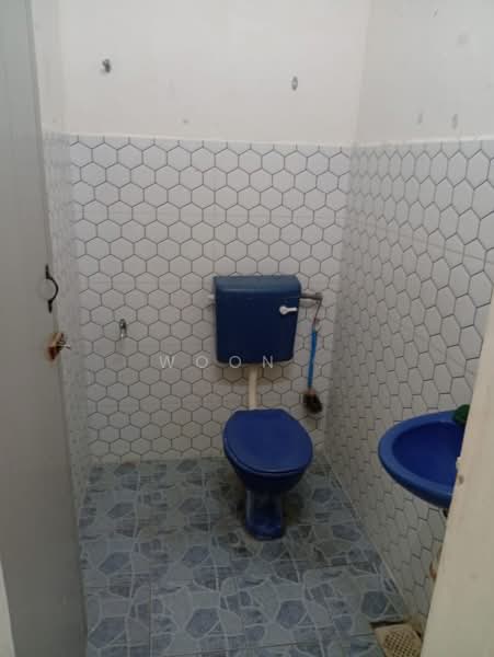 Rumah Teres 1 Tingkat untuk Disewa di Taman Seri Duyong (Duyong) - Woon . - Bathroom - PropertyGuru.com.my