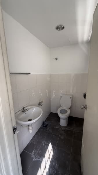 Pejabat untuk Disewa di SS 21, Damansara Utama (Petaling Jaya) - Henry Chiah - Bathroom - PropertyGuru.com.my