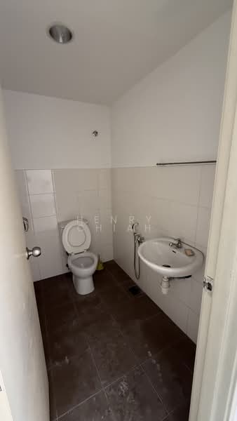 Pejabat untuk Disewa di SS 21, Damansara Utama (Petaling Jaya) - Henry Chiah - Bathroom - PropertyGuru.com.my