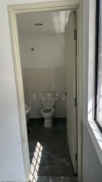 Pejabat untuk Disewa di SS 21, Damansara Utama (Petaling Jaya) - Henry Chiah - Bathroom - PropertyGuru.com.my