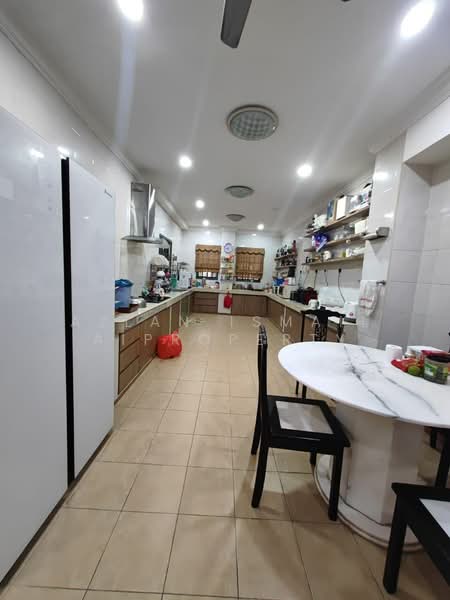 Bungalow for Sale in Bandar Putra (Kulai) - Azlan Ismail aiproperty - Kitchen - PropertyGuru.com.my