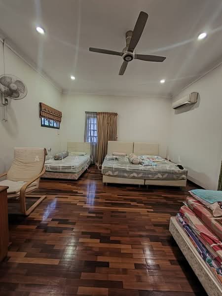 Bungalow for Sale in Bandar Putra (Kulai) - Azlan Ismail aiproperty - Bedroom - PropertyGuru.com.my