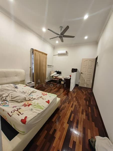 Bungalow for Sale in Bandar Putra (Kulai) - Azlan Ismail aiproperty - Bedroom - PropertyGuru.com.my
