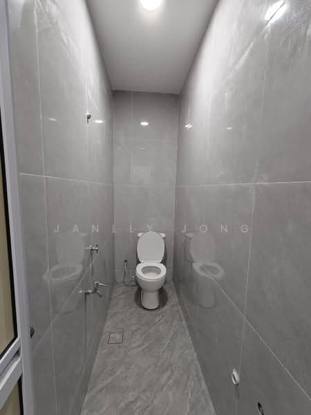 2-storey Terraced House for Sale in Taman Bukit Jaya (Ulu Tiram) - Janlly Jong - Bathroom - PropertyGuru.com.my