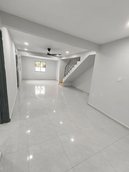 2-storey Terraced House for Sale in Taman Bukit Jaya (Ulu Tiram) - Janlly Jong - Living Room - PropertyGuru.com.my