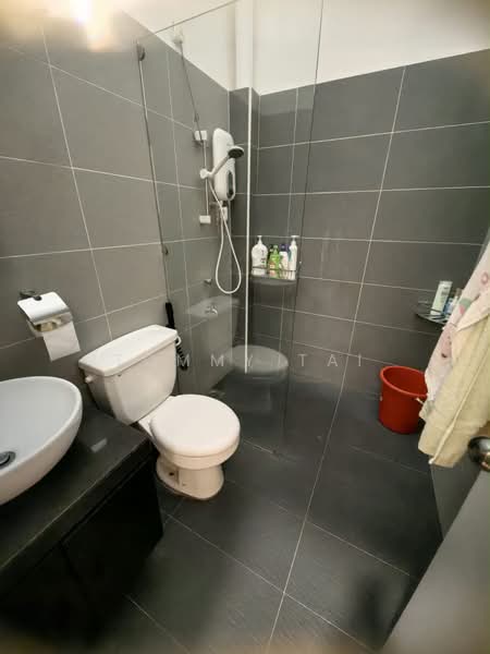 1.5-storey Terraced House for Sale in Taman Pelangi Indah (Ulu Tiram) - Tommy Tai - Bathroom - PropertyGuru.com.my