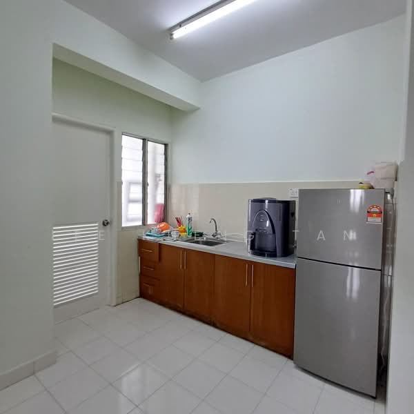 Condominium for Sale at Park View Tower - Lee Kheng Tan - Kitchen - PropertyGuru.com.my