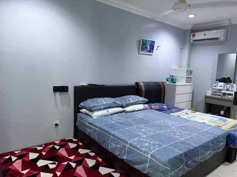 Semi-Detached House for Sale in Taman Pinggiran Pelangi Fasa 2 (Rawang) - SK Luk - Bedroom - PropertyGuru.com.my
