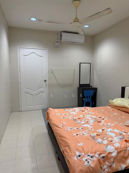 Semi-Detached House for Sale in Taman Pinggiran Pelangi Fasa 2 (Rawang) - SK Luk - Bedroom - PropertyGuru.com.my