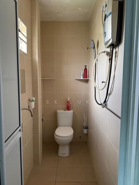 Semi-Detached House for Sale in Taman Pinggiran Pelangi Fasa 2 (Rawang) - SK Luk - Bathroom - PropertyGuru.com.my