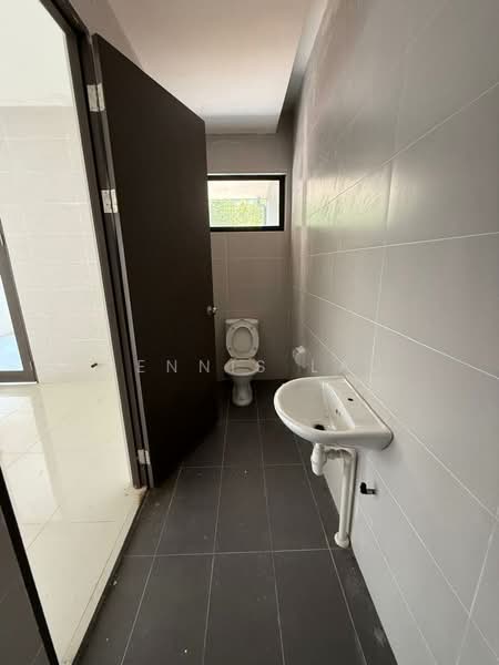 Semi-Detached House for Sale in Kuching (Sarawak) - Dennis Lau - Bathroom - PropertyGuru.com.my