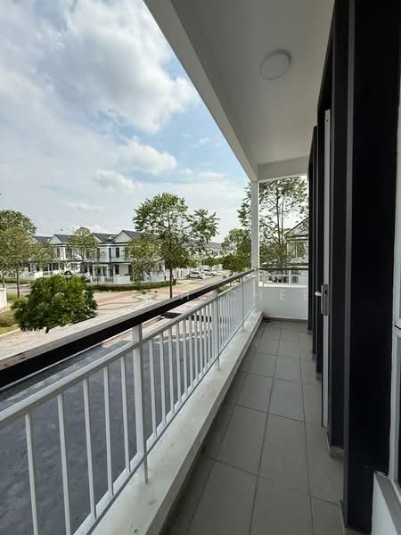 Rumah Teres 2 Tingkat untuk Dijual di Eco Majestic (Semenyih) - Sarah Chee - Balcony - PropertyGuru.com.my