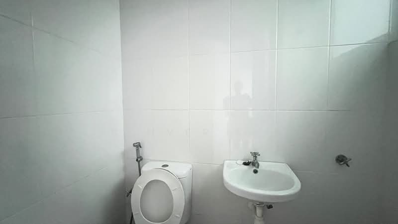 Semi-Detached House for Sale in Taman Nadayu 92 (Kajang) - Denver Sin - Bathroom - PropertyGuru.com.my