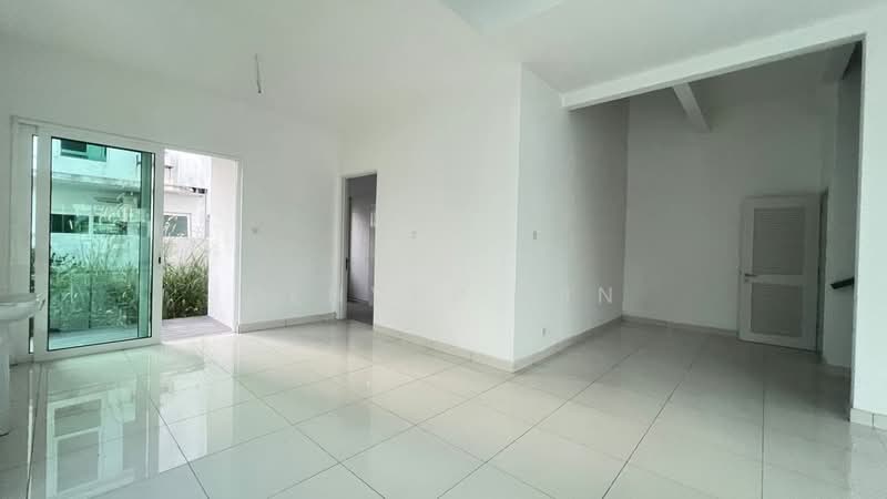 Semi-Detached House for Sale in Taman Nadayu 92 (Kajang) - Denver Sin - Living Room - PropertyGuru.com.my