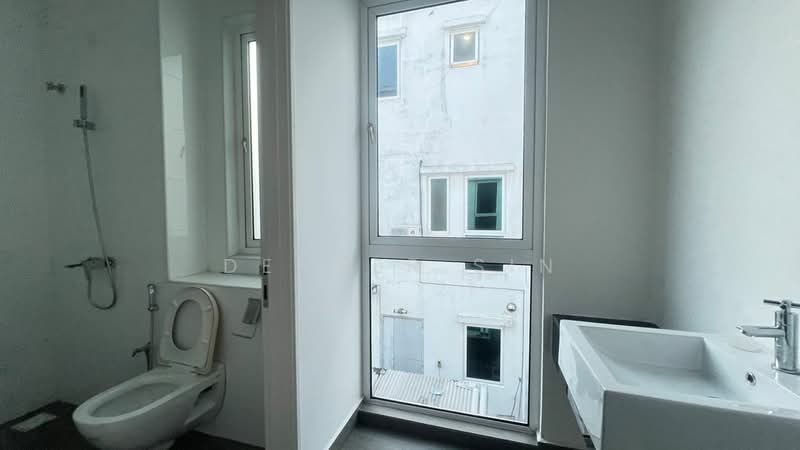 Semi-Detached House for Sale in Taman Nadayu 92 (Kajang) - Denver Sin - Bathroom - PropertyGuru.com.my