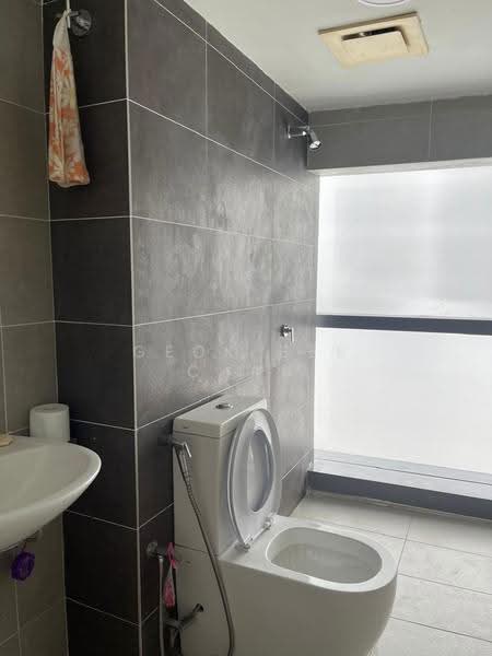 Service Residence for Sale at Pinnacle Petaling Jaya - Geok Bee Chan - Bathroom - PropertyGuru.com.my
