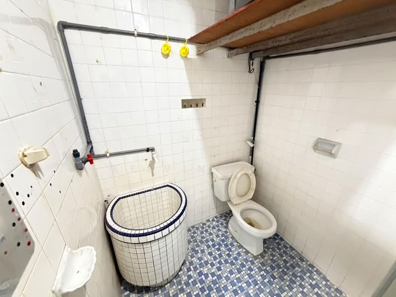 Rumah Teres untuk Disewa di Taman Damai Jaya (Skudai) - Kelvin Lim - Bathroom - PropertyGuru.com.my