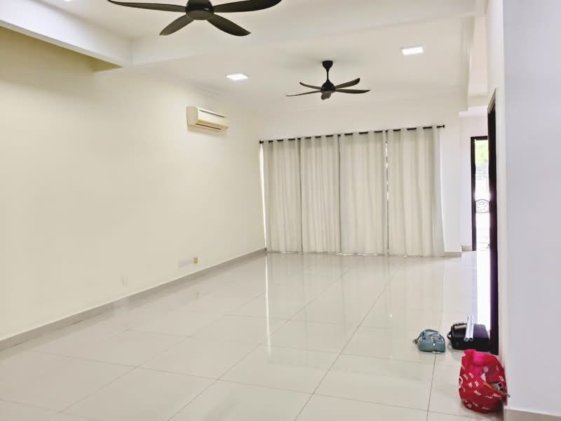 3-storey Terraced House for Rent in Sutera Damansara (Damansara Damai) - Abby Chan - Living Room - PropertyGuru.com.my