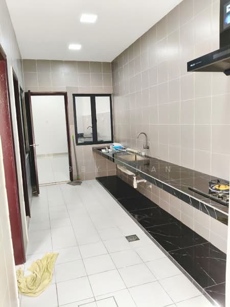 3-storey Terraced House for Rent in Sutera Damansara (Damansara Damai) - Abby Chan - Kitchen - PropertyGuru.com.my