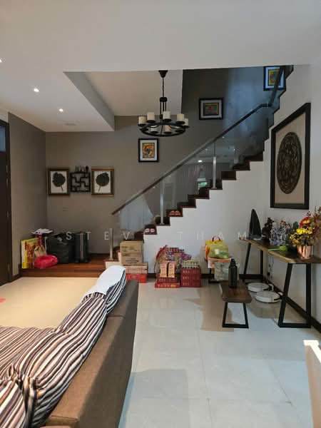 Rumah Berkembar untuk Dijual di Taman Equine (Seri Kembangan) - Steve Tham - Living Room - PropertyGuru.com.my