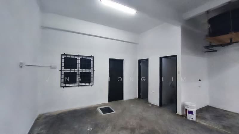 Factory for Rent in Taman Perindustrian Bukit Serdang (Seri Kembangan) - Jing Xiong Lim - Interior - PropertyGuru.com.my
