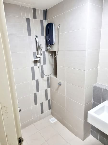 Servis Apartment untuk Disewa di SetiaWalk - Abby Chan - Bathroom - PropertyGuru.com.my