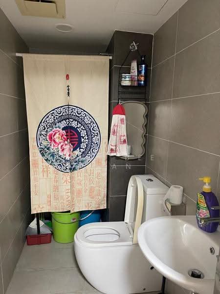 Service Residence for Sale at Pinnacle Petaling Jaya - Geok Bee Chan - Bathroom - PropertyGuru.com.my